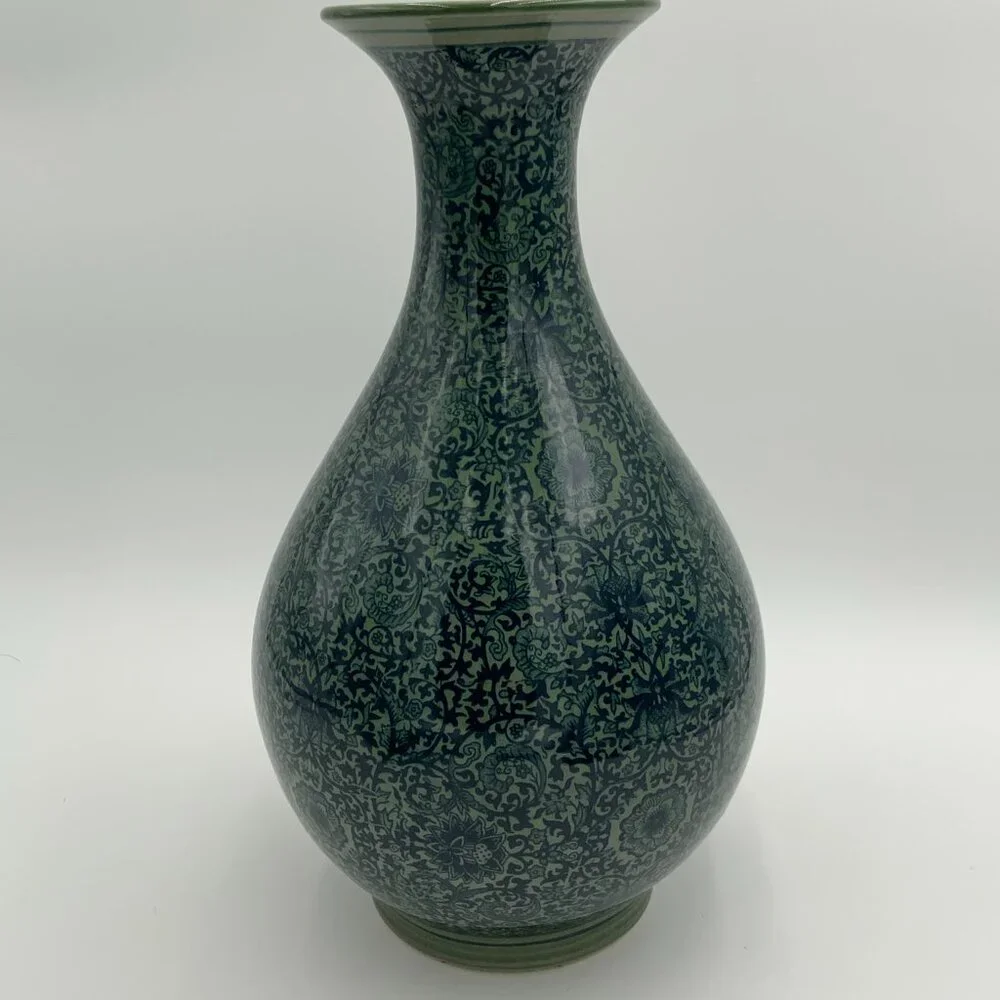 Share Jingdezhen Porcelain Green Glaze over Blue & White Floral-Patterned Vase